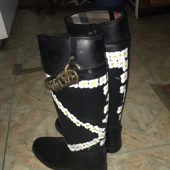 Custom paint Burberry Rainboots - Picture 2 of 6